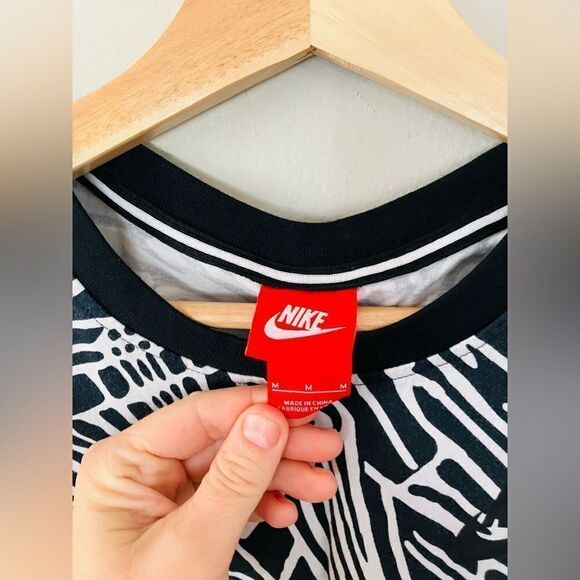 Nike Signal Palm Black and White Muscle tank - Picture 3 of 6